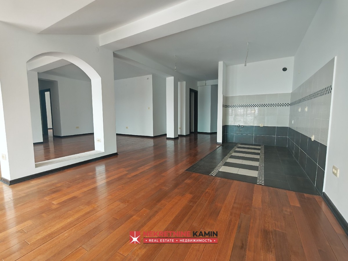 Stan 146m2, 3 spavaće, 3 kupatila, 3 terase, Budva, Petrovac